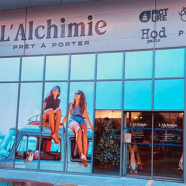 L-alchimie L’Alchimie<br />
Centre commercial des Grands Lacs<br />
Avenue de Laouadie<br />
40600 Biscarrosse Bourg<br />
- Atelier Riosa Néoprene<br />